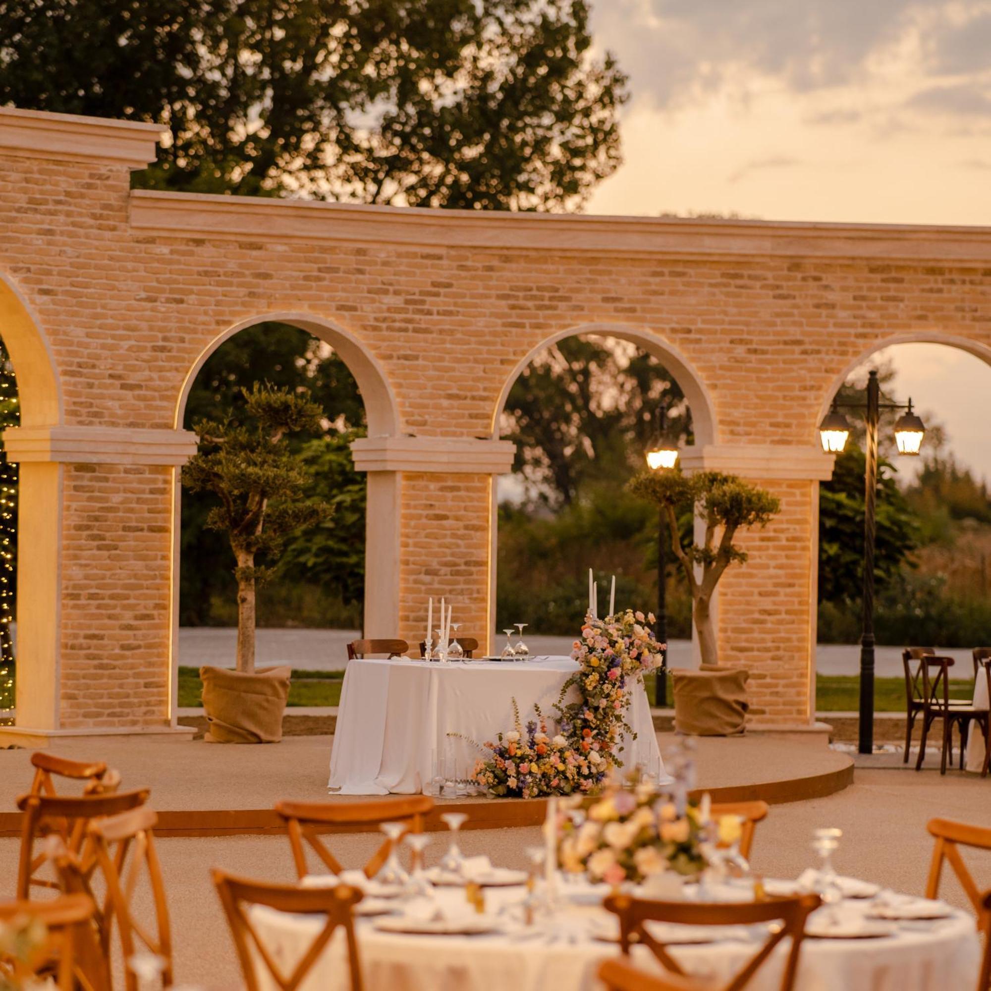 Amazona Hotel Pristina Exterior foto